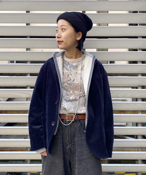 オカモト ミサキさんの「BEAMS WOMEN｜プリント サーマル クルーネック Tシャツ」を使ったコーディネート