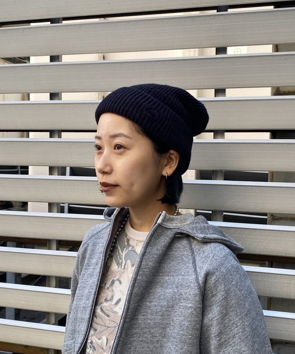 オカモト ミサキさんの「BEAMS WOMEN｜プリント サーマル クルーネック Tシャツ」を使ったコーディネート