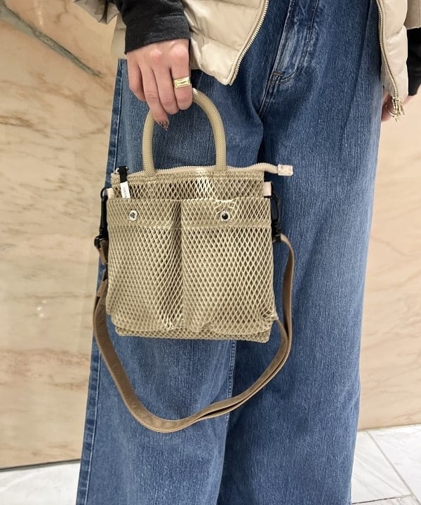 関 桂子さんの「BEAMS WOMEN｜TATRAS / 別注 ACACIA ノーカラー ライトダウンジャケット」を使ったコーディネート