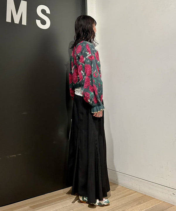 早川 萌子さんの「BEAMS WOMEN｜ストレッチレース クルーネック Tシャツ」を使ったコーディネート