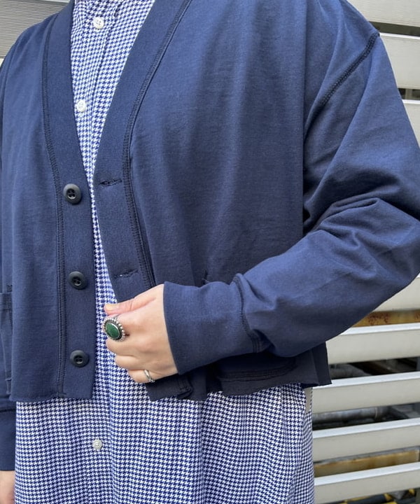 まつむさんの「BEAMS WOMEN｜カットオフ Vネック カーディガン」を使ったコーディネート