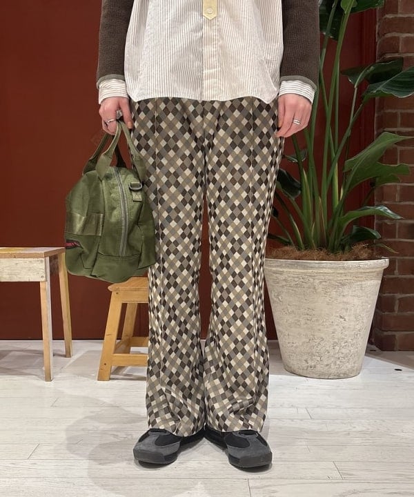 クロサワさんの「BEAMS WOMEN｜ポリエステル ジャカード パンツ」を使ったコーディネート