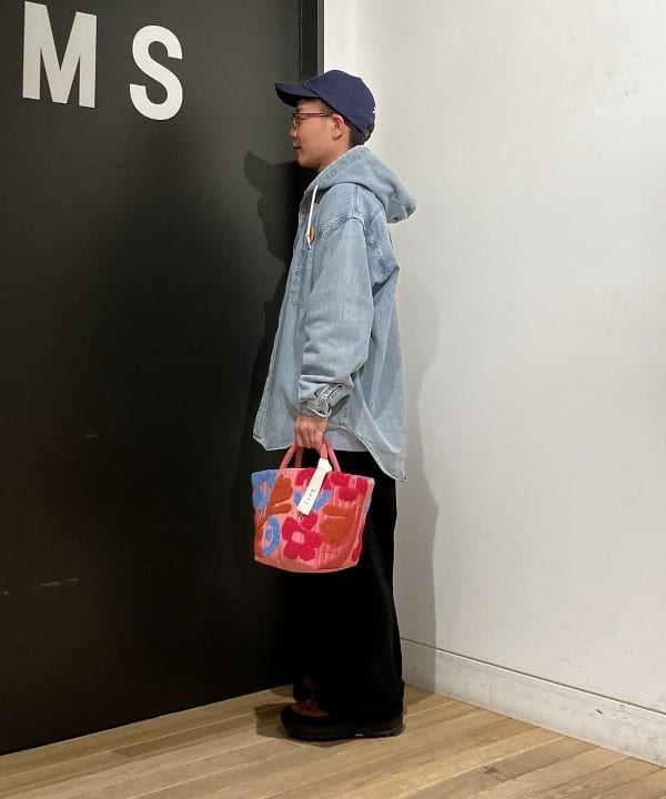 土田 達也さんの「BEAMS WOMEN｜シャンブレー フードシャツ」を使ったコーディネート