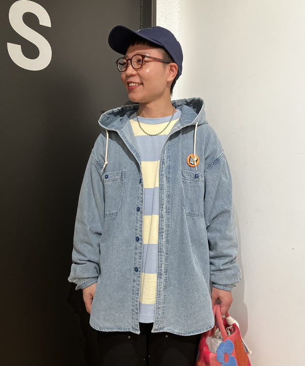 土田 達也さんの「BEAMS WOMEN｜シャンブレー フードシャツ」を使ったコーディネート