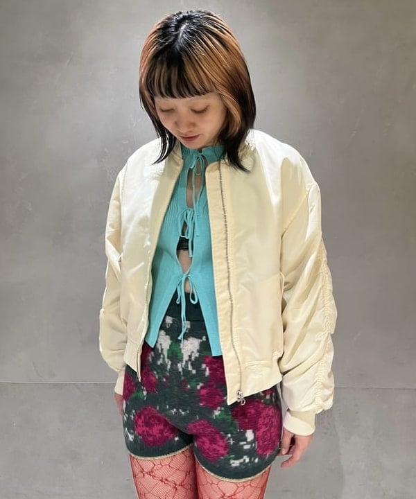 前田 優衣さんの「BEAMS WOMEN｜スパンコール リブ リボン カーディガン」を使ったコーディネート