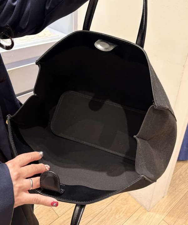 オカベ　アヤカさんの「BEAMS WOMEN｜YAHKI / YH-692 TOTE BAG」を使ったコーディネート