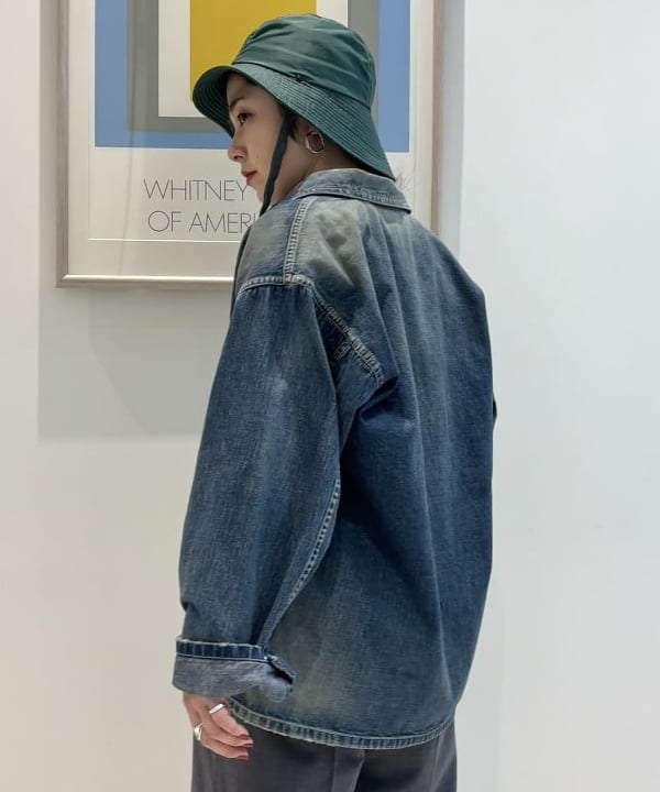 吉野 多恵さんの「BEAMS WOMEN｜【別注】BUZZ RICKSON’s / USED DENIM PULLOVER」を使ったコーディネート