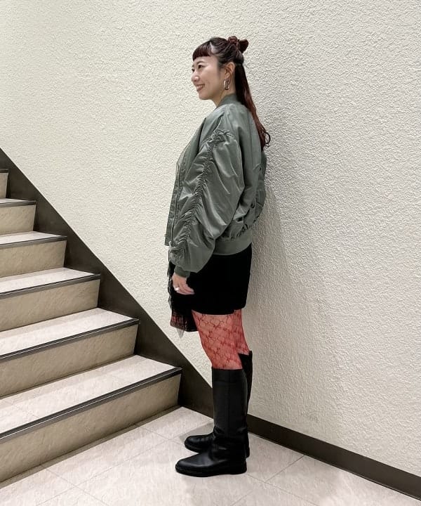 庭野 優紀さんの「BEAMS WOMEN｜アーム ギャザー MA-1 ブルゾン」を使ったコーディネート