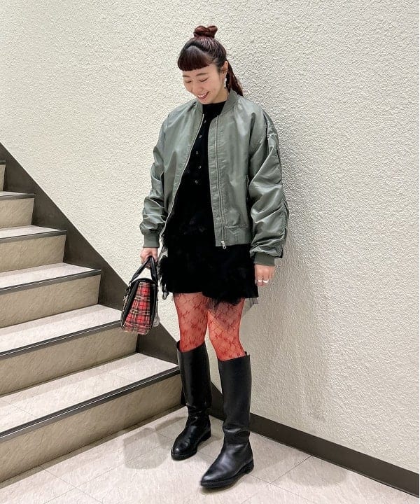 庭野 優紀さんの「BEAMS WOMEN｜アーム ギャザー MA-1 ブルゾン」を使ったコーディネート