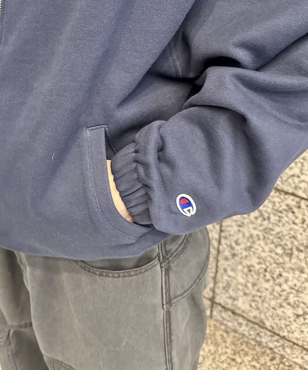 配島 孝明さんの「BEAMS WOMEN｜【別注】Champion / ジップ ジャケット」を使ったコーディネート