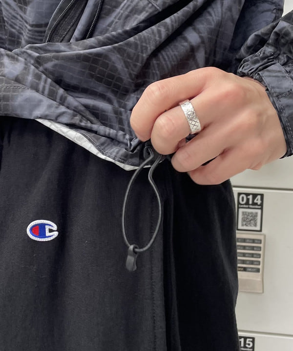 マツミヤさんの「BEAMS WOMEN｜プリント ジップアップ フーディ」を使ったコーディネート