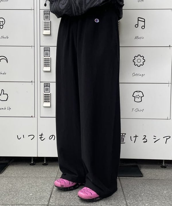 マツミヤさんの「BEAMS WOMEN｜プリント ジップアップ フーディ」を使ったコーディネート