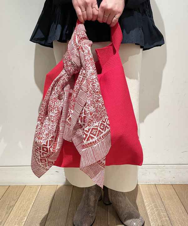 IZUMI MAYUMIさんの「BEAMS WOMEN｜【別注】ne Quittez pas / コットンポプリン ウエーブタック ブラウス」を使ったコーディネート