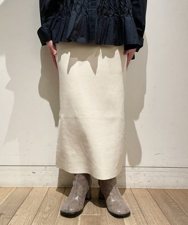 IZUMI MAYUMIさんの「BEAMS WOMEN｜【別注】ne Quittez pas / コットンポプリン ウエーブタック ブラウス」を使ったコーディネート