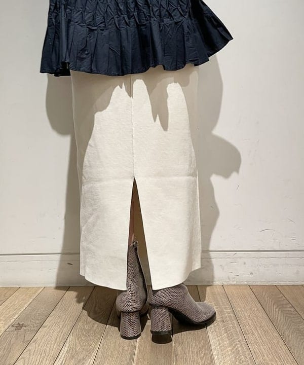 IZUMI MAYUMIさんの「BEAMS WOMEN｜【別注】ne Quittez pas / コットンポプリン ウエーブタック ブラウス」を使ったコーディネート