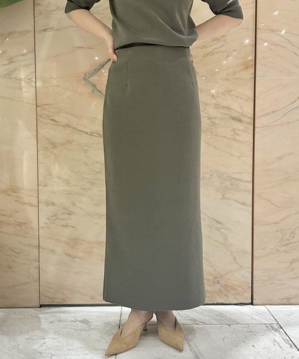 佐藤 美樹さんの「BEAMS WOMEN｜シンプル ボートネックニット .M」を使ったコーディネート