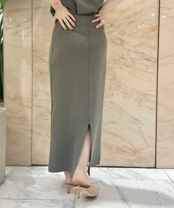 佐藤 美樹さんの「BEAMS WOMEN｜シンプル ボートネックニット .M」を使ったコーディネート