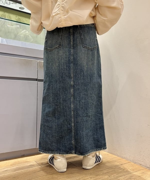 シミズ ネネさんの「BEAMS WOMEN｜【別注】RED CARD TOKYO / Cameron デニムスカート」を使ったコーディネート