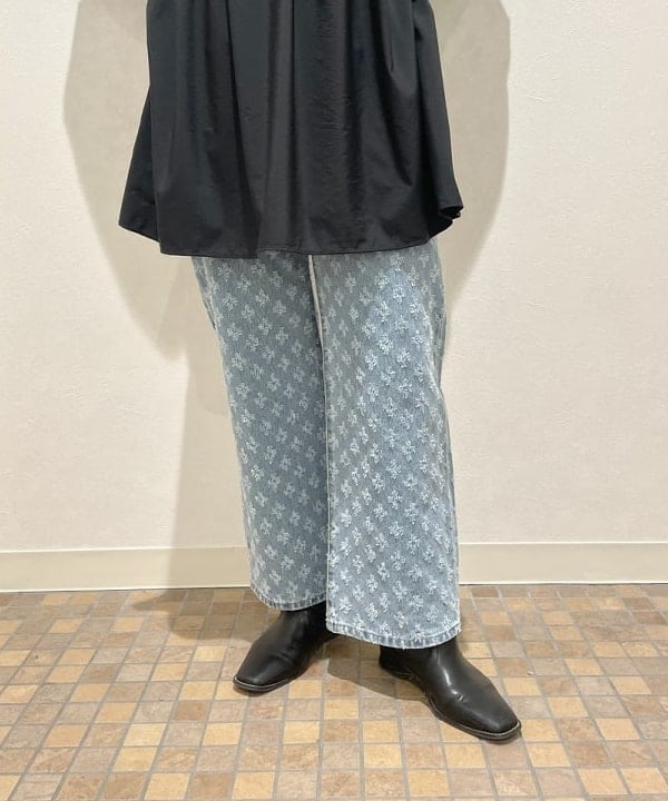 田中 里実さんの「BEAMS WOMEN｜タフタ ギャザー ヨーク ミニ ワンピース」を使ったコーディネート