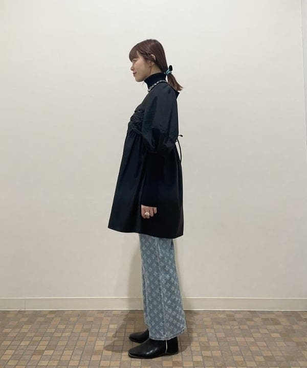 田中 里実さんの「BEAMS WOMEN｜タフタ ギャザー ヨーク ミニ ワンピース」を使ったコーディネート
