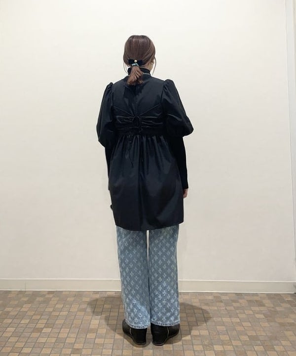田中 里実さんの「BEAMS WOMEN｜タフタ ギャザー ヨーク ミニ ワンピース」を使ったコーディネート