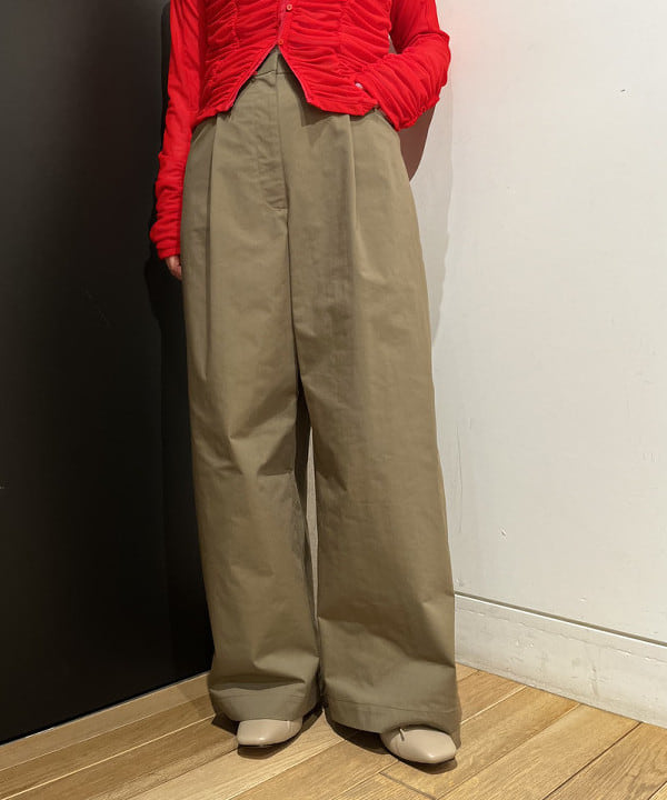 Ito_ririkaさんの「BEAMS WOMEN｜テトロンコットン コンフォート タックパンツ」を使ったコーディネート