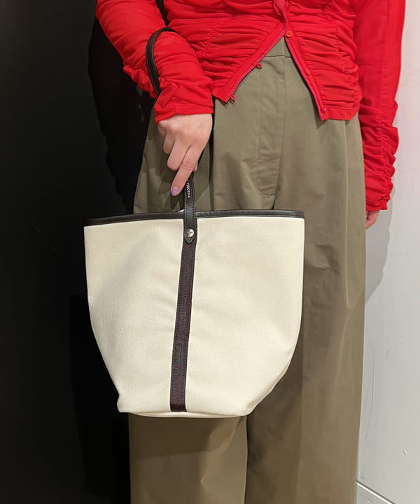 Ito_ririkaさんの「BEAMS WOMEN｜テトロンコットン コンフォート タックパンツ」を使ったコーディネート