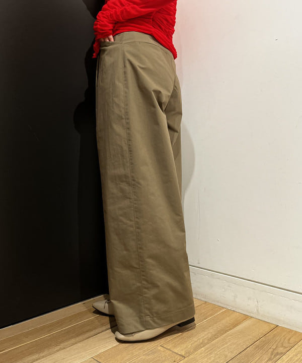 Ito_ririkaさんの「BEAMS WOMEN｜テトロンコットン コンフォート タックパンツ」を使ったコーディネート