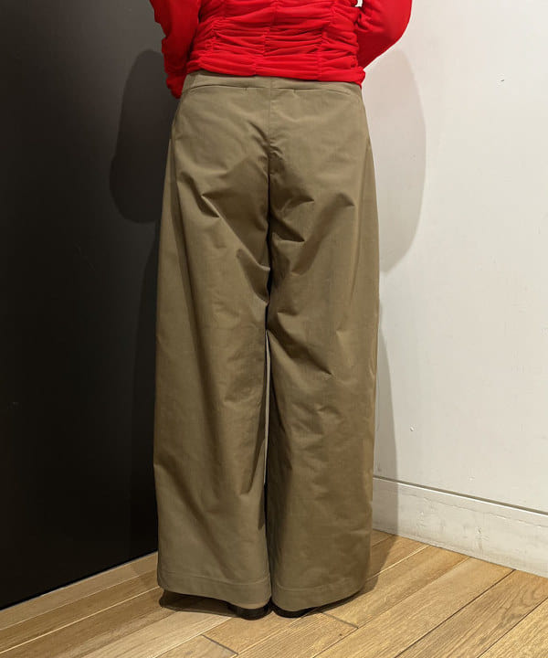 Ito_ririkaさんの「BEAMS WOMEN｜テトロンコットン コンフォート タックパンツ」を使ったコーディネート