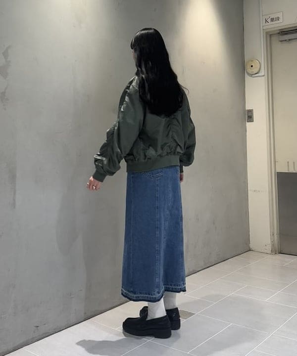 松田 陽茉莉さんの「BEAMS WOMEN｜デニム カットオフ スリット スカート デニム」を使ったコーディネート