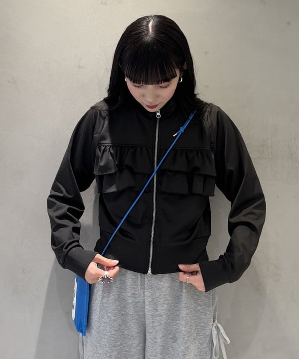 松田 陽茉莉さんの「BEAMS WOMEN｜フリル ハイネック ジップ ジャケット」を使ったコーディネート