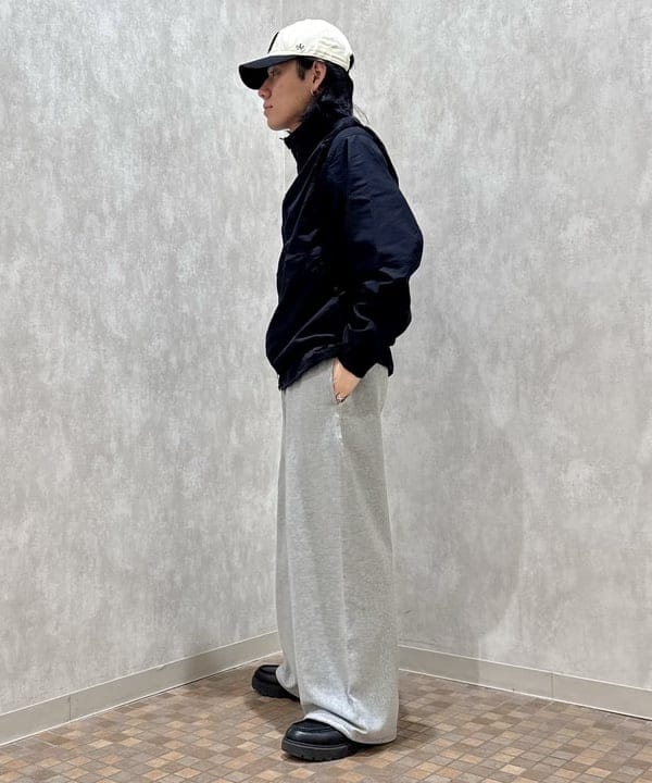 配島 孝明さんの「BEAMS WOMEN｜撥水 ライトウェイト フーデッド ベスト」を使ったコーディネート