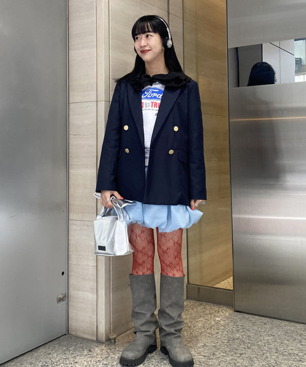 マツド ユメカさんの「BEAMS WOMEN｜ラッフル ドレープ カラー ブラウス」を使ったコーディネート