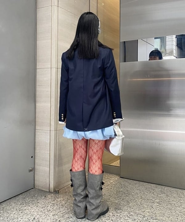 マツド ユメカさんの「BEAMS WOMEN｜ラッフル ドレープ カラー ブラウス」を使ったコーディネート