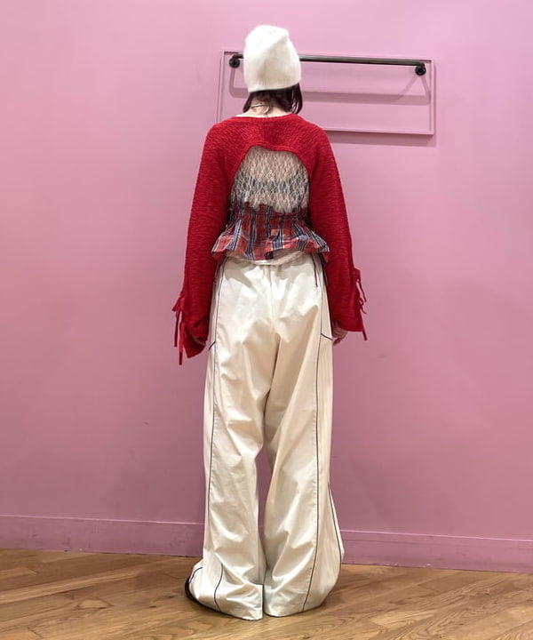 中江梨々香さんの「BEAMS WOMEN｜ストレッチレース クルーネック Tシャツ」を使ったコーディネート