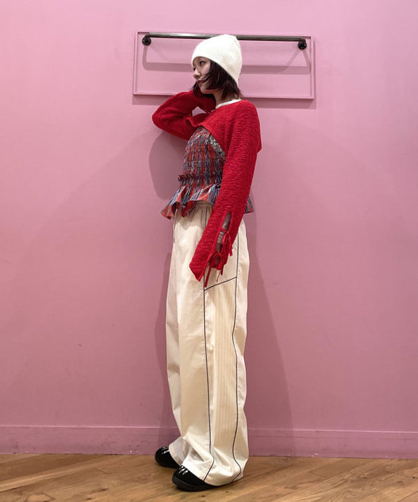 中江梨々香さんの「BEAMS WOMEN｜ストレッチレース クルーネック Tシャツ」を使ったコーディネート