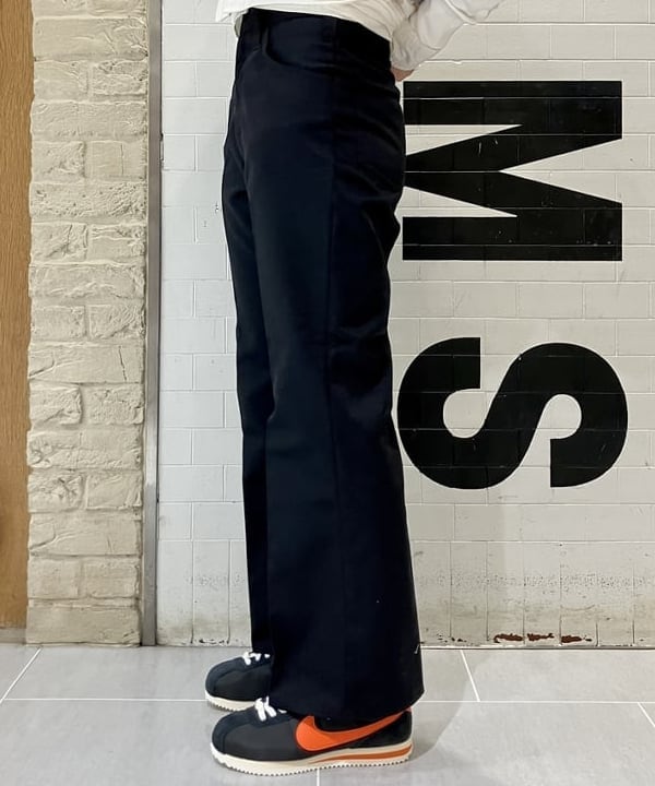 小原 もこさんの「BEAMS WOMEN｜カットオフ Vネック カーディガン」を使ったコーディネート