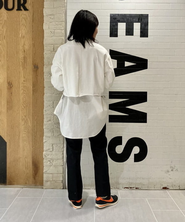 小原 もこさんの「BEAMS WOMEN｜カットオフ Vネック カーディガン」を使ったコーディネート