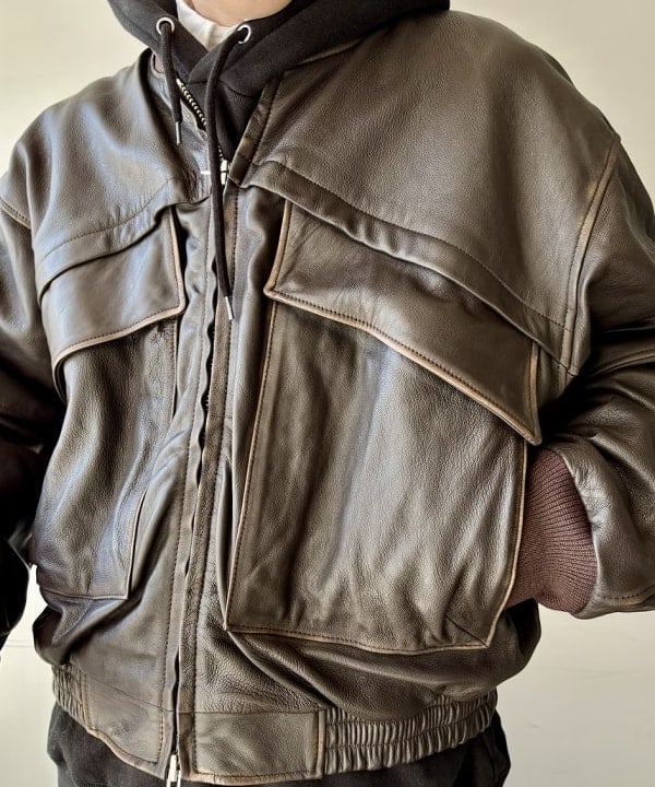 うえきんぐさんの「ユーズド加工 レザー ショートブルゾン」を使ったコーディネート