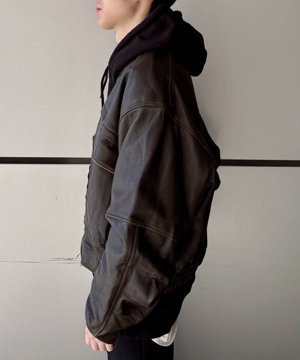 うえきんぐさんの「ユーズド加工 レザー ショートブルゾン」を使ったコーディネート