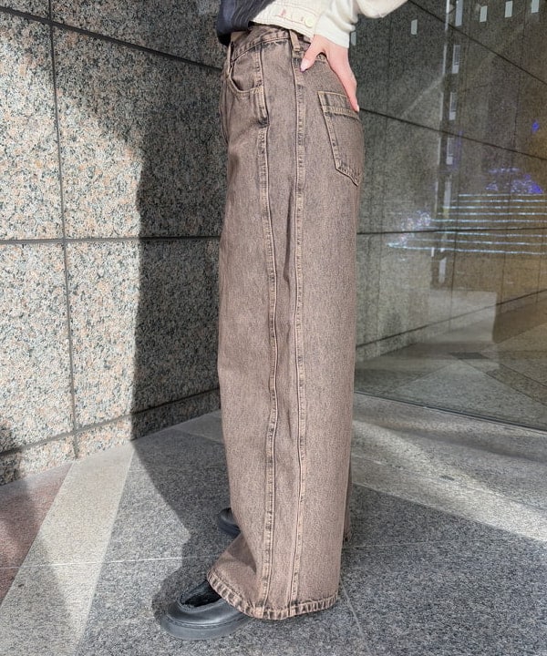 吉田 花さんの「BEAMS WOMEN｜オーバーダイ デニム パンツ」を使ったコーディネート