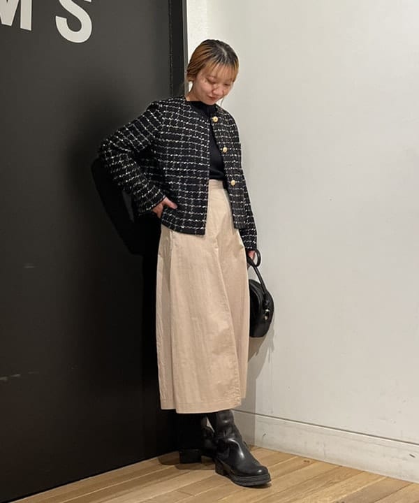 Ito_ririkaさんの「BEAMS WOMEN｜シャイニー ベルフレア スカート」を使ったコーディネート