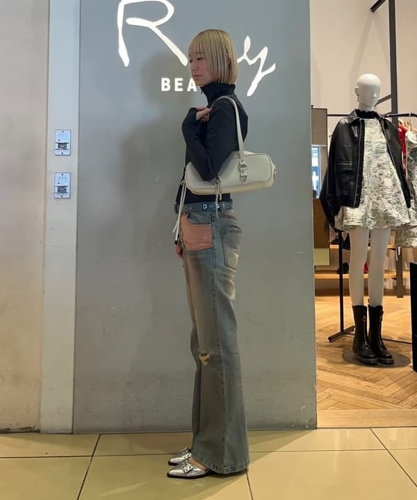 イトウミサキさんの「BEAMS WOMEN｜【別注】YAHKI × HYPNOTIZE / Landscape Bag」を使ったコーディネート