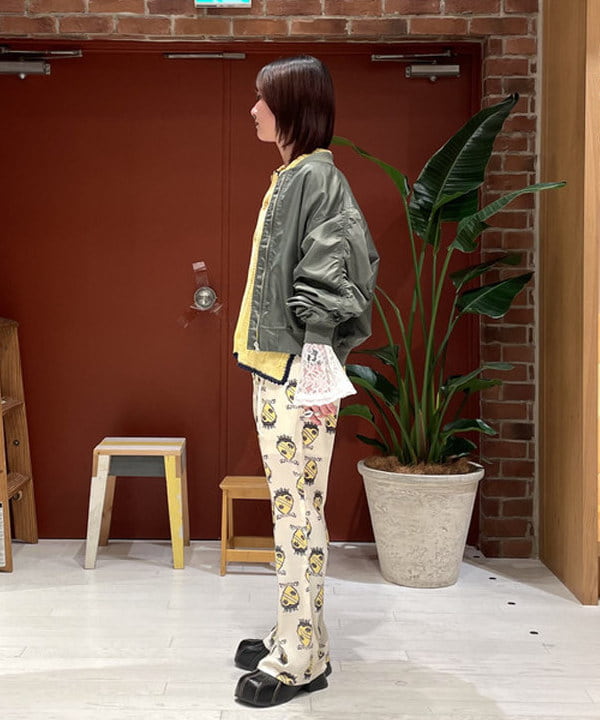 中江梨々香さんの「BEAMS WOMEN｜アーム ギャザー MA-1 ブルゾン」を使ったコーディネート