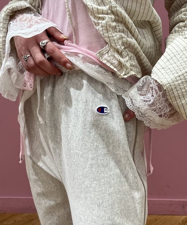 シオンさんの「BEAMS WOMEN｜ストライプ シャーリング ブラウス」を使ったコーディネート
