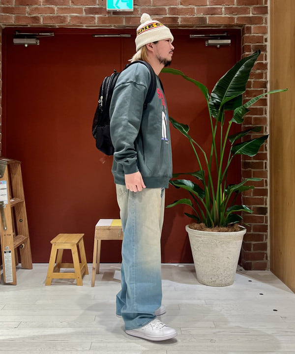 新里 京介さんの「BEAMS WOMEN｜BEAMS / ワイドフィット デニムパンツ」を使ったコーディネート