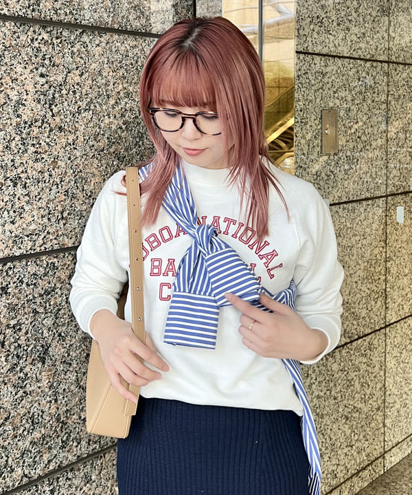 篠崎 香月さんの「BEAMS WOMEN｜AK+1 / ロゴ スウェット プルオーバー」を使ったコーディネート
