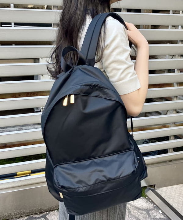 りえさんの「BEAMS WOMEN｜マット シープスキン ノーカラー ライダース ブルゾン」を使ったコーディネート