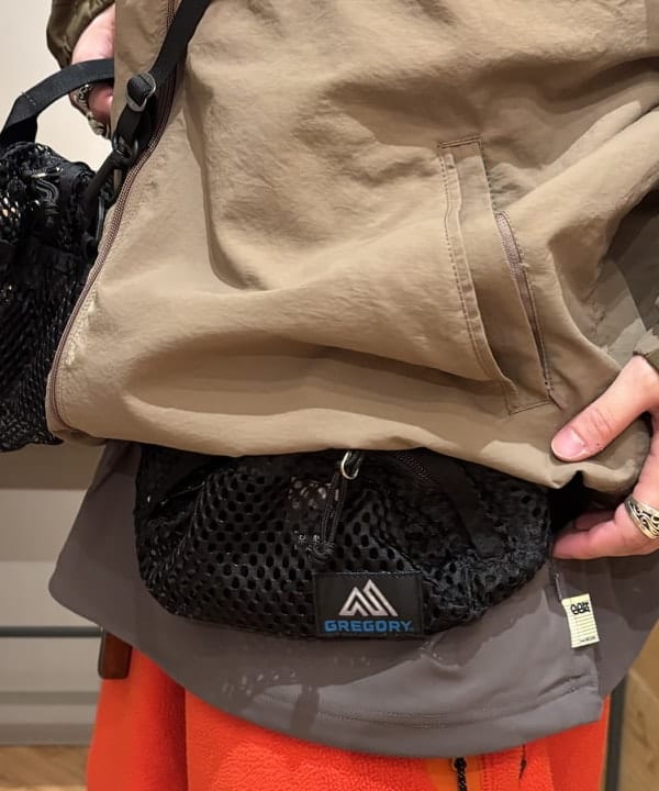 三宅 康平さんの「BEAMS WOMEN｜【別注】GREGORY / メッシュ PONY BAG」を使ったコーディネート