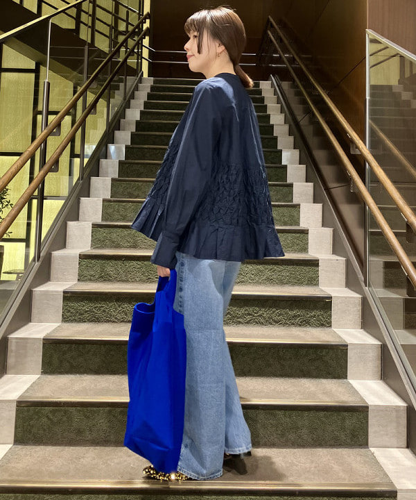 SAKAIさんの「BEAMS WOMEN｜【別注】ne Quittez pas / コットンポプリン ウエーブタック ブラウス」を使ったコーディネート